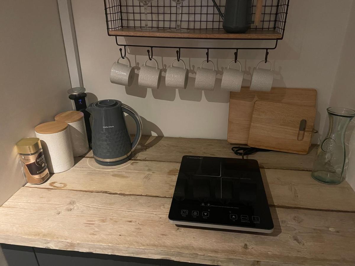 River Guest House With Jacuzzi Fire And Boat Hire Staines-upon-Thames Eksteriør bilde