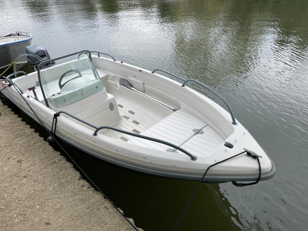 River Guest House With Jacuzzi Fire And Boat Hire Staines-upon-Thames Eksteriør bilde