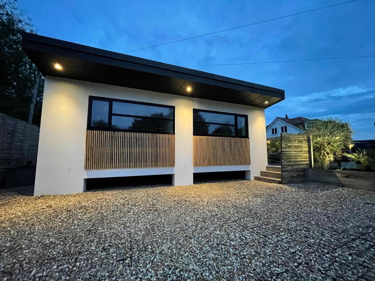 River Guest House With Jacuzzi Fire And Boat Hire Staines-upon-Thames Eksteriør bilde