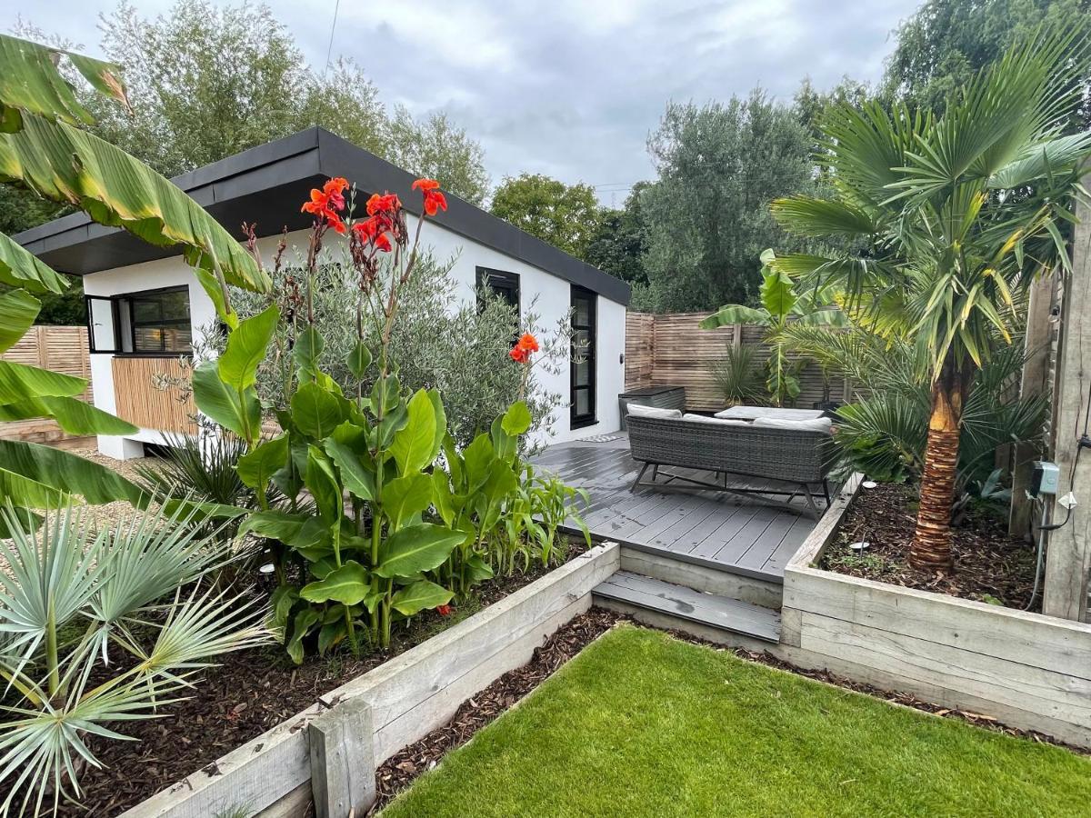 River Guest House With Jacuzzi Fire And Boat Hire Staines-upon-Thames Eksteriør bilde