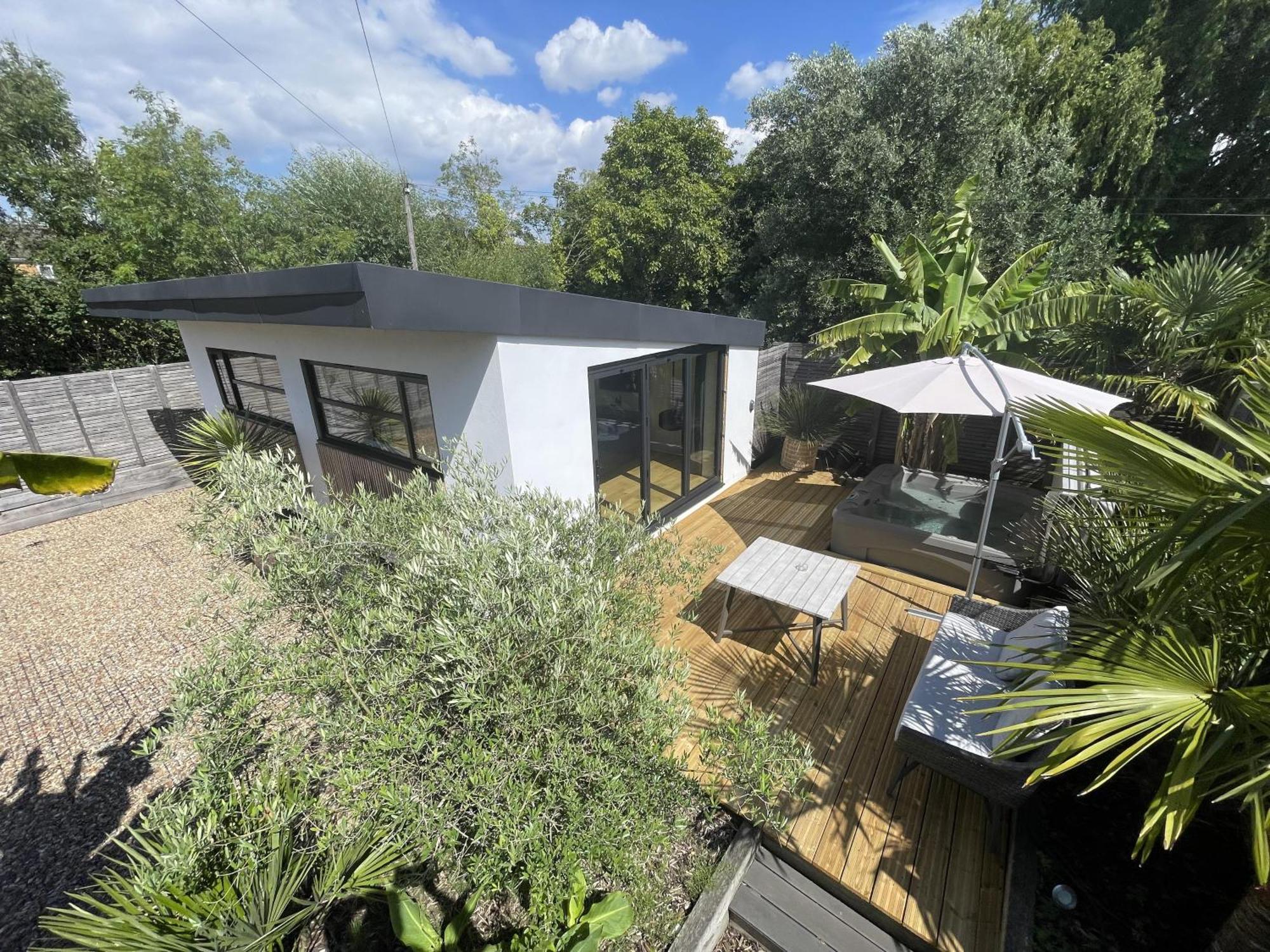 River Guest House With Jacuzzi Fire And Boat Hire Staines-upon-Thames Eksteriør bilde