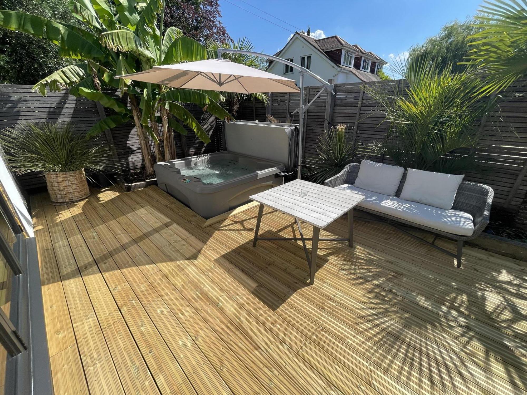 River Guest House With Jacuzzi Fire And Boat Hire Staines-upon-Thames Eksteriør bilde