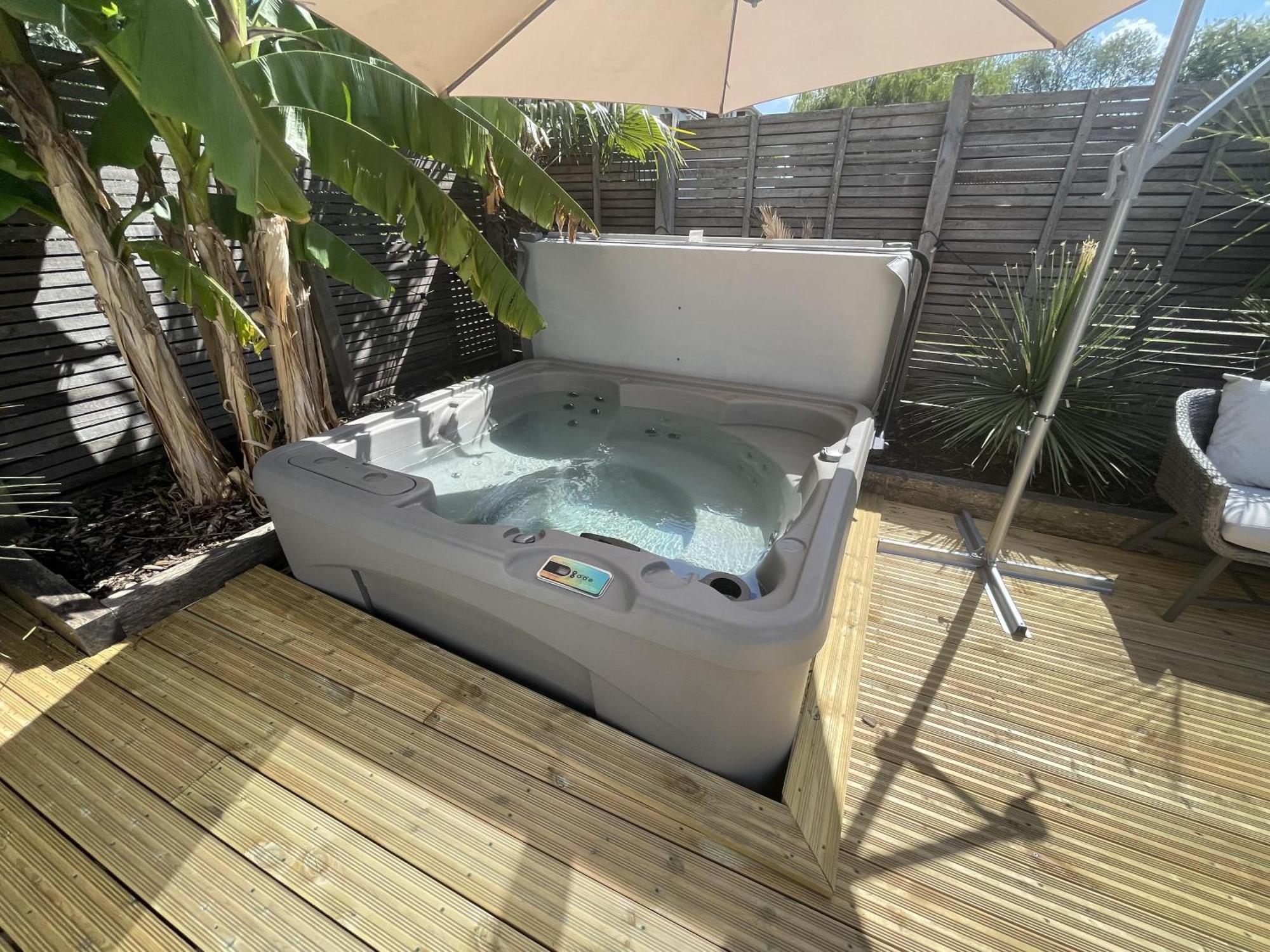 River Guest House With Jacuzzi Fire And Boat Hire Staines-upon-Thames Eksteriør bilde