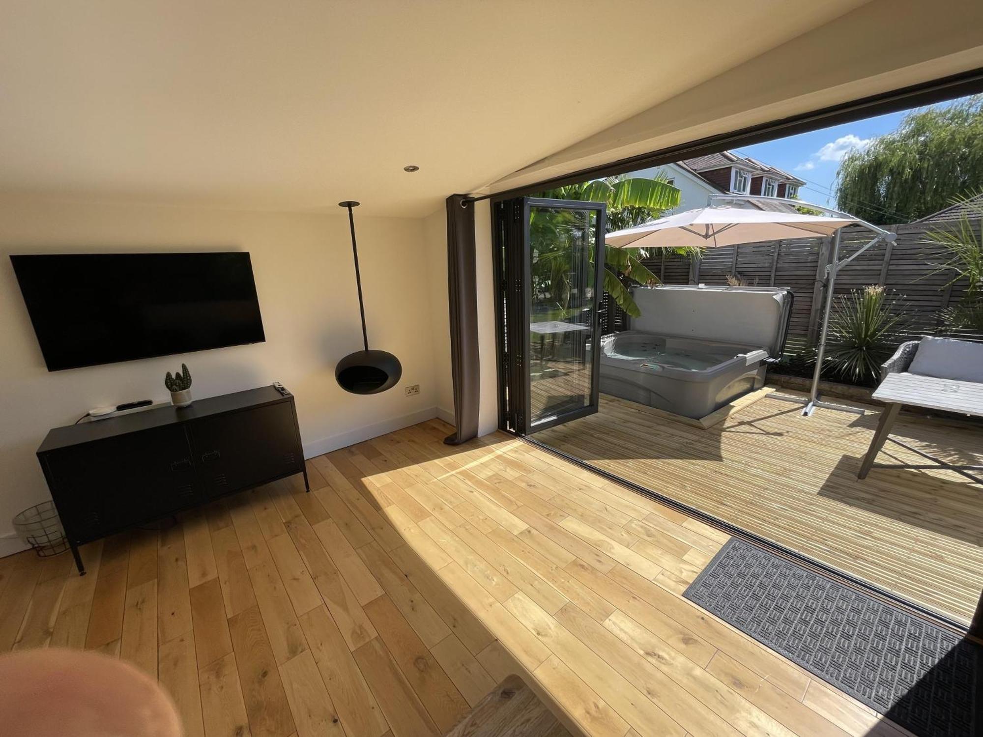 River Guest House With Jacuzzi Fire And Boat Hire Staines-upon-Thames Eksteriør bilde